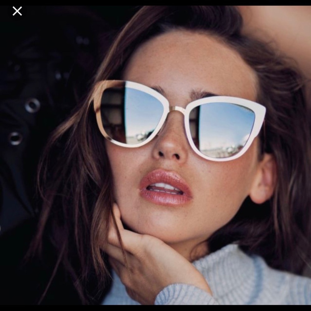 Beautiful gold Quay sunnies! Perfect for summer